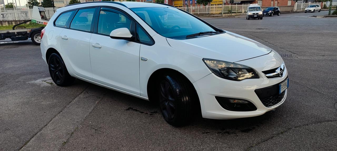 Opel Astra 1.4 Benzina. GPL