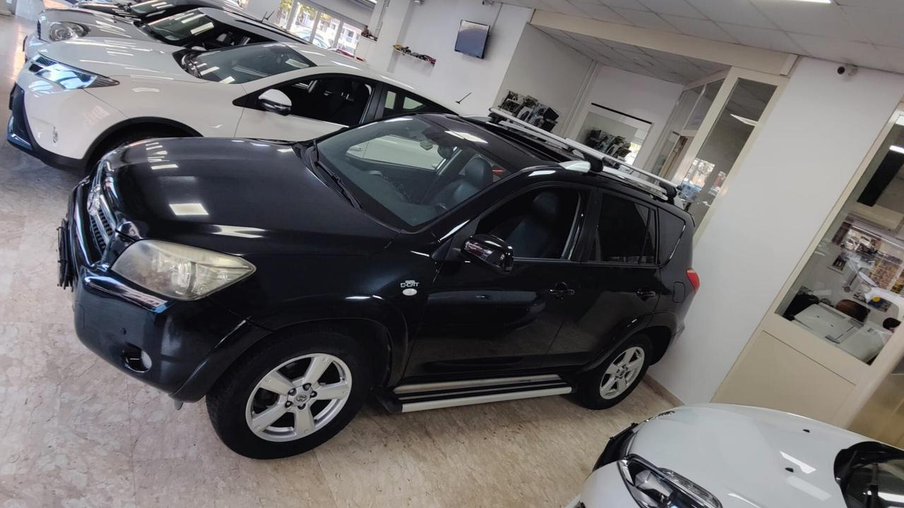 Toyota RAV4 2.2 D-4D 177 CV Luxury TETTO