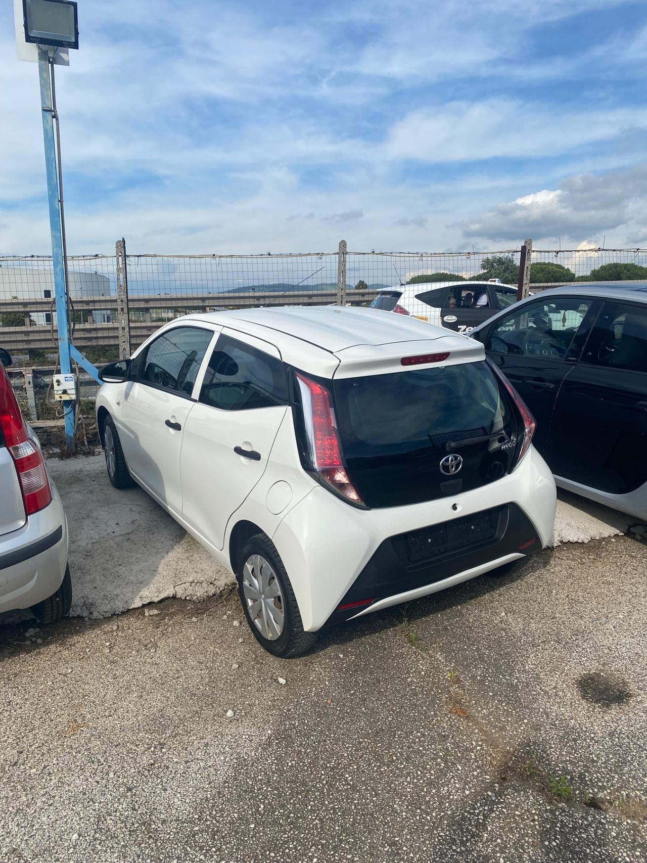 Toyota Aygo 1.0 VVT-i 69 CV 5 porte x-clusiv