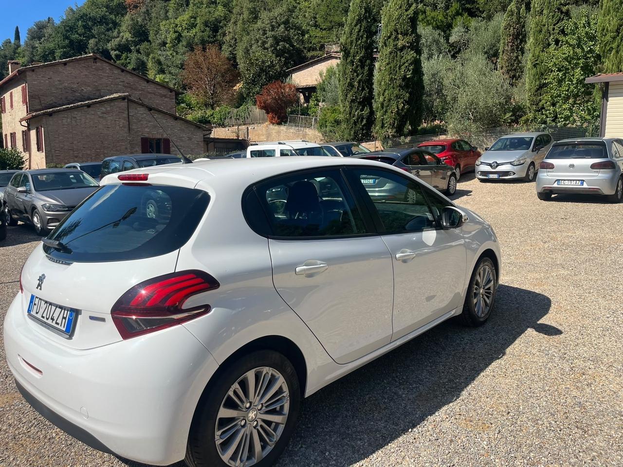 Peugeot 208 PureTech 82 5p. Allure