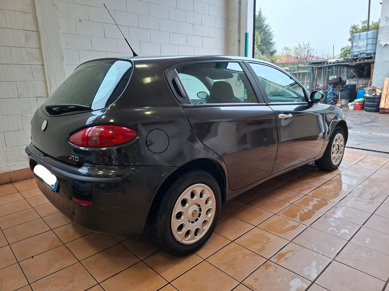 Alfa Romeo 147 5p 1.9 jtd Distinctive 115cv, adatta a neop.