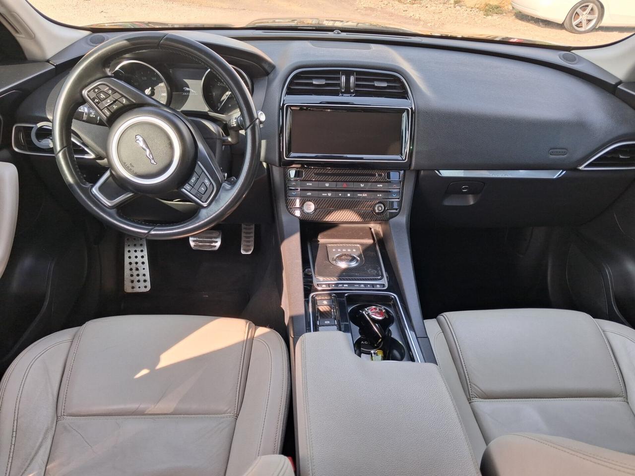 Jaguar F-Pace 2.0 D 180 CV R-Sport catena fatta tu