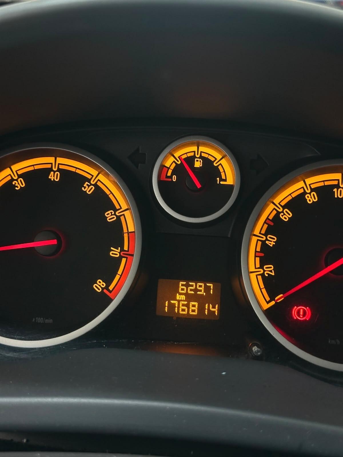 Opel Corsa 1.2 3 porte Club