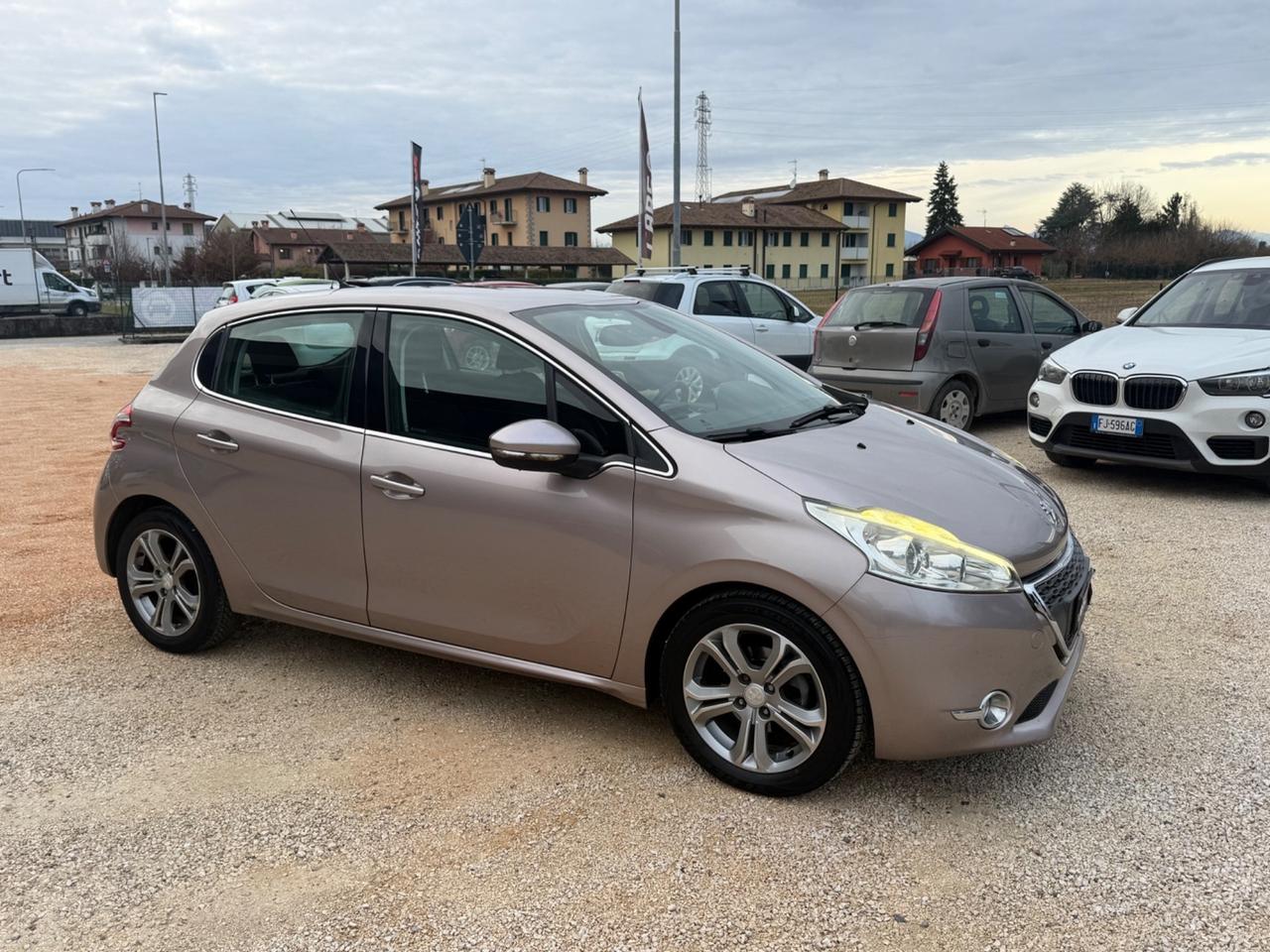 Peugeot 208 1.4 HDi 68 CV 5 porte Allure