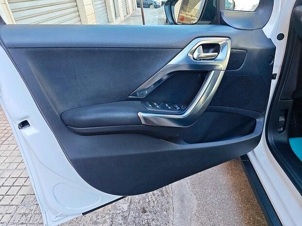 PEUGEOT 2008 1.6 Hdi 120 cv*PELLE/NAVI*-11/2015