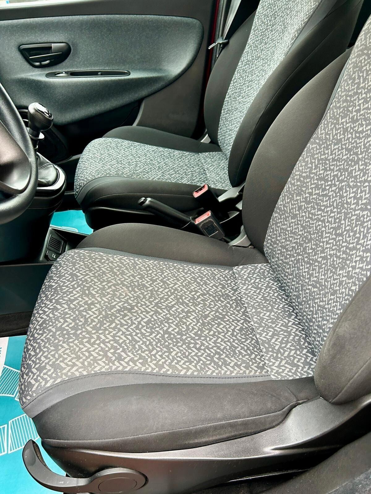 Lancia Ypsilon 1.0 FireFly 5 porte S&S Hybrid Ecochic Silver - ok neop.