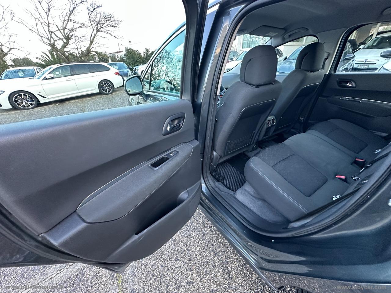 PEUGEOT 3008 1.6 HDi 115 CV Allure