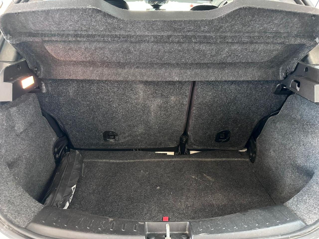Lancia Ypsilon 5 Porte Ypsilon 1.2 8v Silver 69cv