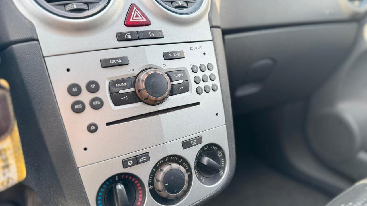 Opel Corsa 1.2 BENZINA 2011 NEOP.