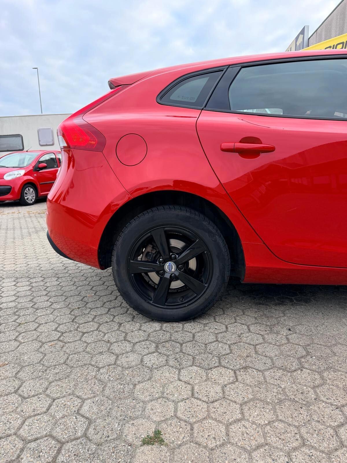 Volvo V40 D2 R-design Momentum