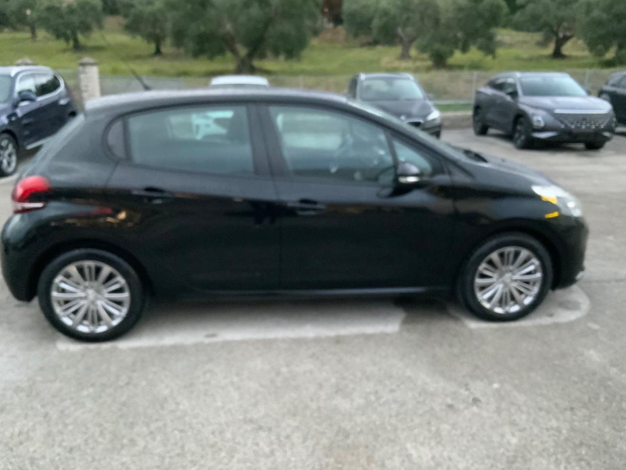 Peugeot 208 PureTech 82 5p. GPL Allure