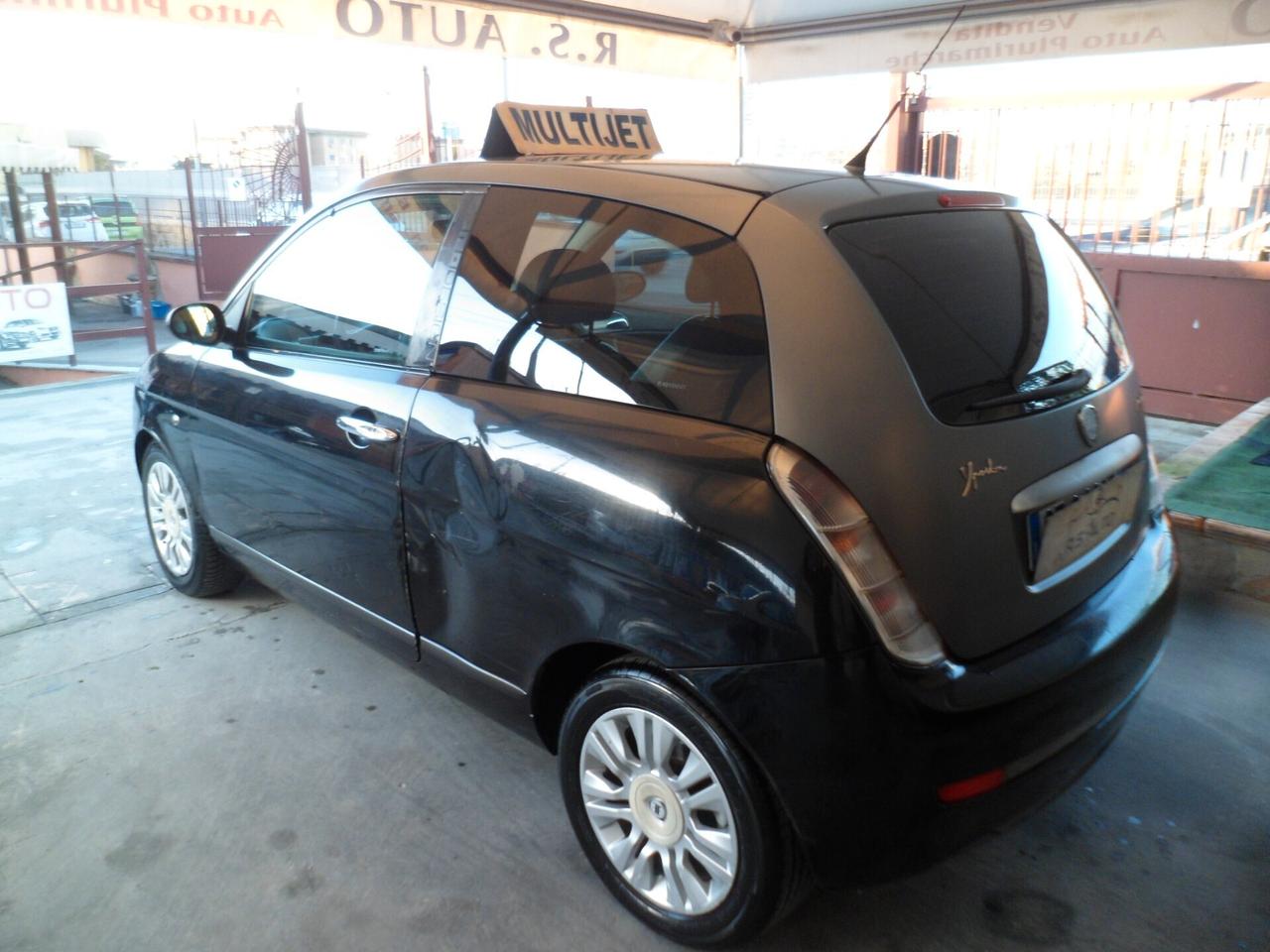 Lancia Ypsilon 1.3 MJT 90 CV MomoDesign 07