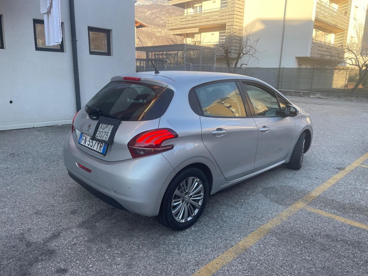 Peugeot 208 82 5 porte Allure SI NEOPATENTATI
