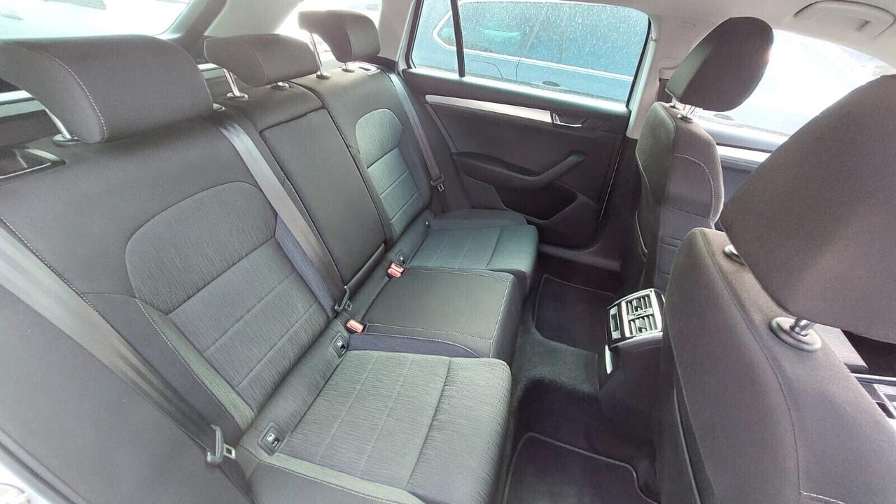 Skoda Superb 1.6 Cambio Automatico Neopatentati