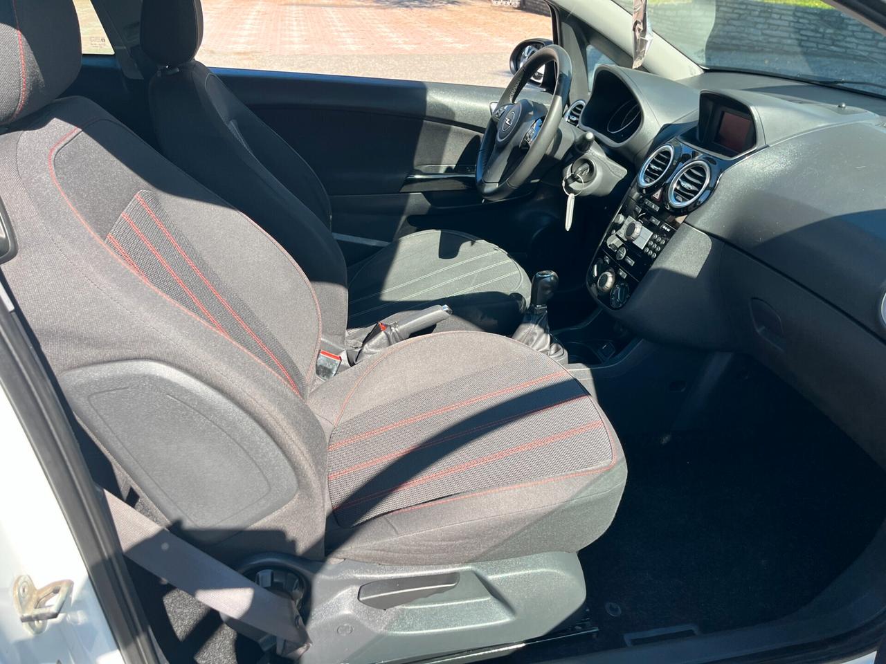 Opel Corsa 1.2 3 porte b-color
