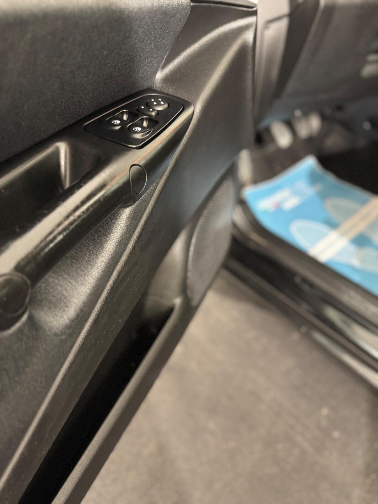 Lancia Ypsilon 1.2 69 CV Platinum *TETTO APRIBILE*