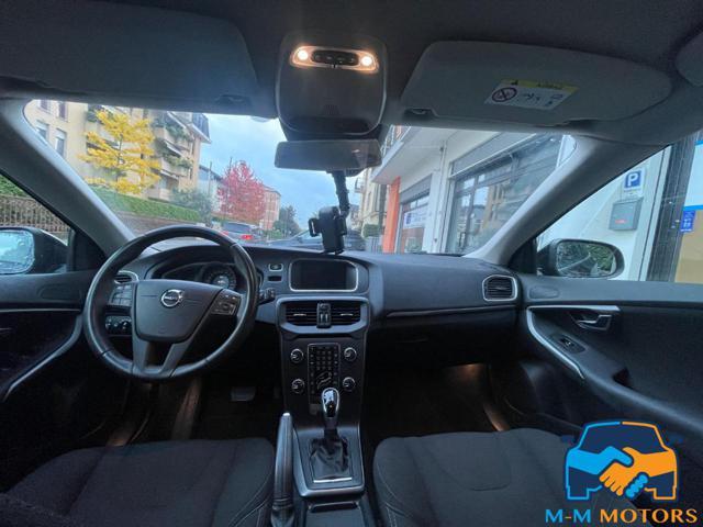 VOLVO V40 Kinetic con 12 mesi garanzia
