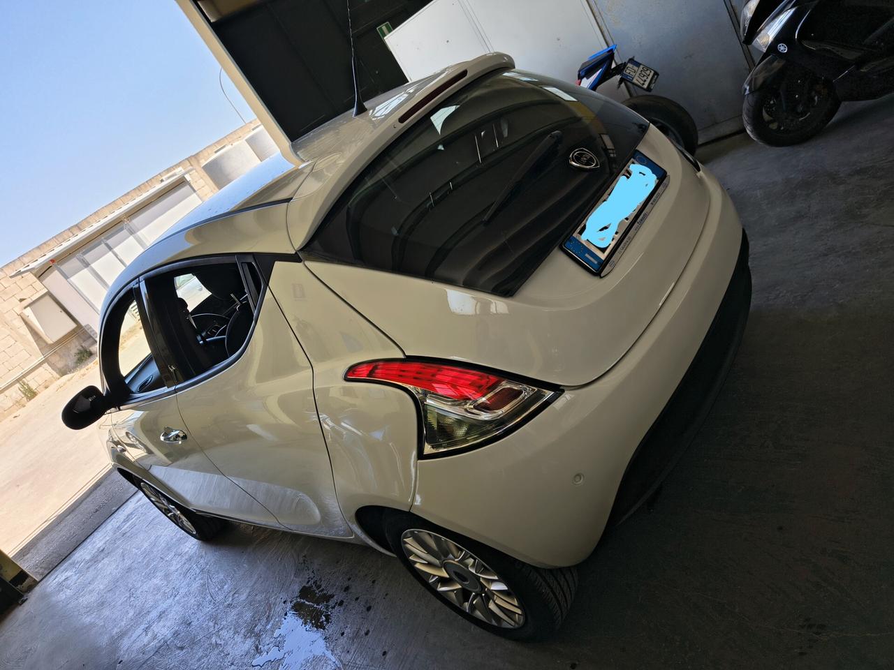 Lancia Ypsilon 1.2 69 CV 5 porte S&S Gold