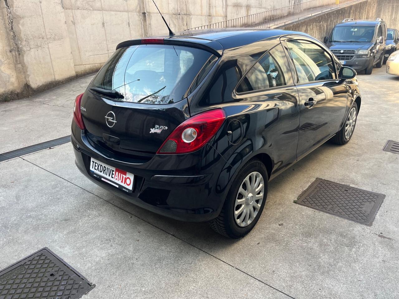 Opel Corsa 1.2 80CV 3 porte GPL-TECH Club