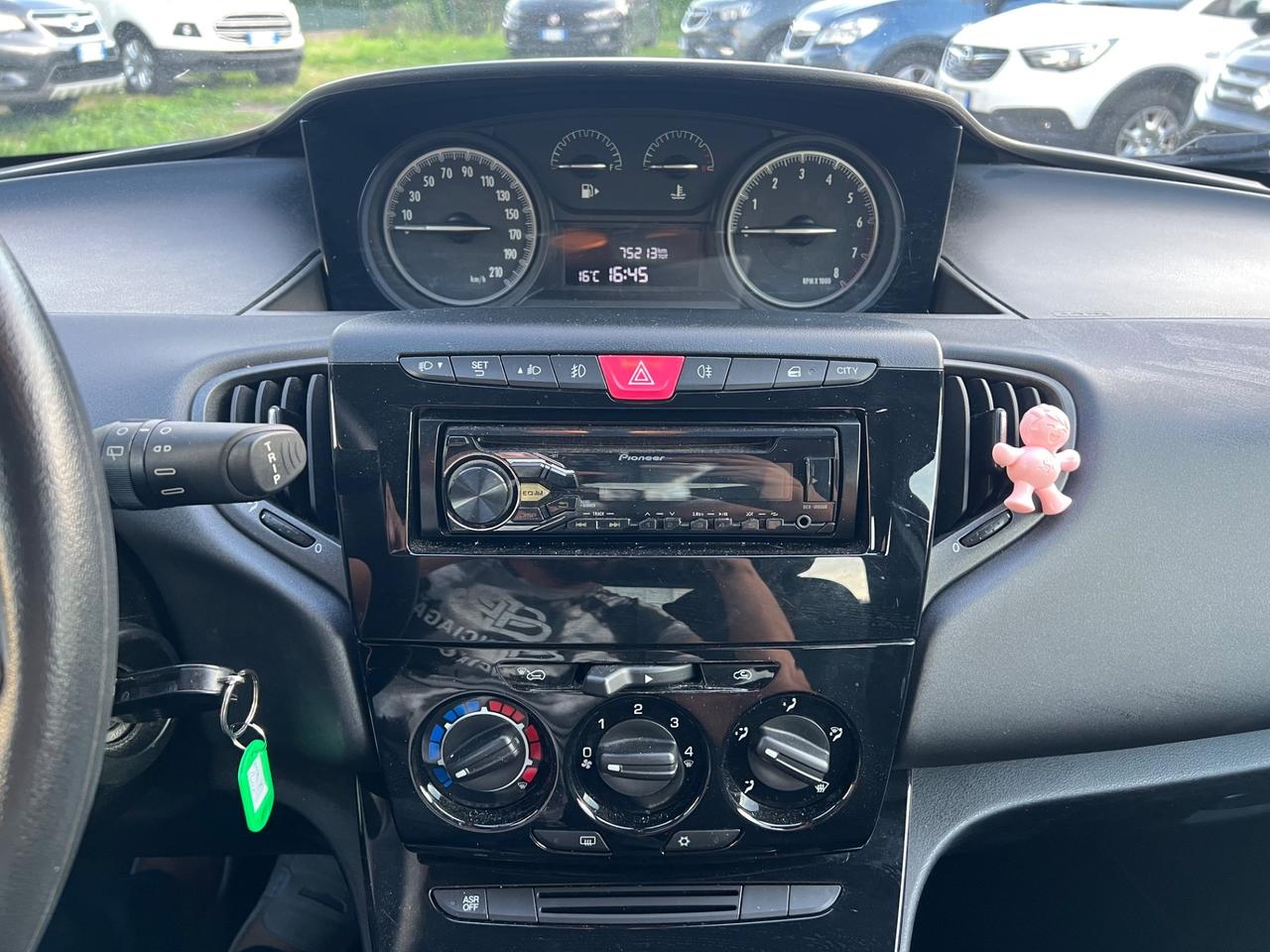 Lancia Ypsilon 1.2 69 CV 5 porte Mya