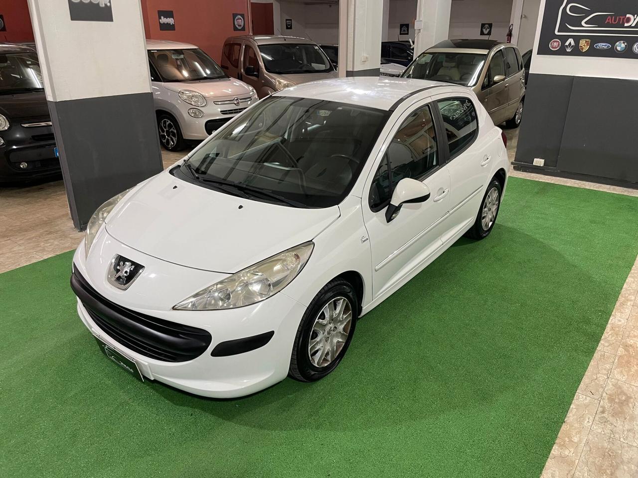 Peugeot 207 1.4 8V 75CV 5p. Active