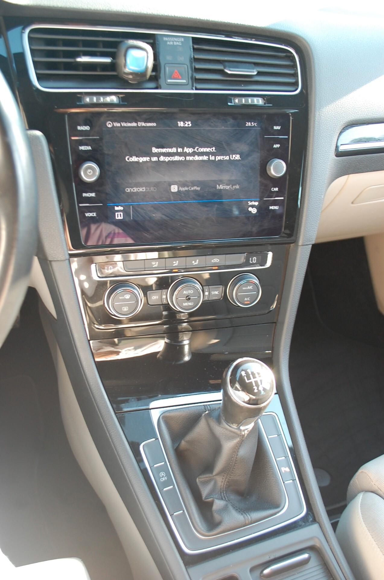 Volkswagen Golf 5p 1.6 tdi Highline 115CV Uff Italy Navi Clima USB