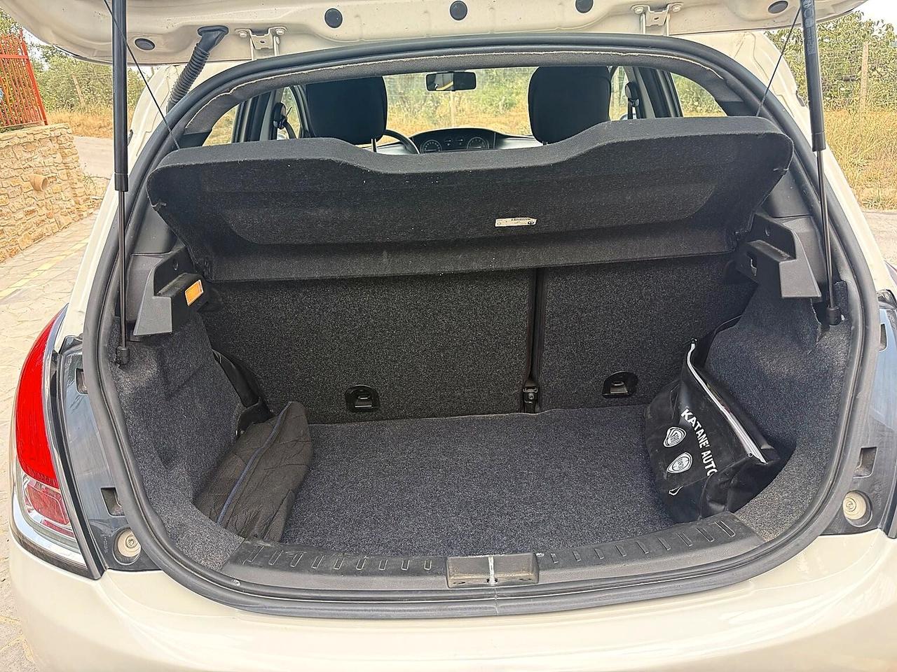 Lancia Ypsilon 1.2 69 CV 5 porte GPL Ecochic Elefantino Blu