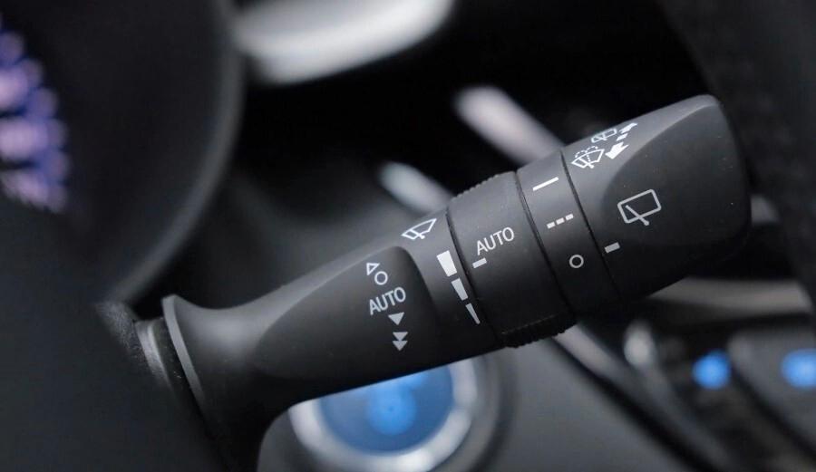 Toyota C-HR 1.8 Hybrid E-CVT Business
