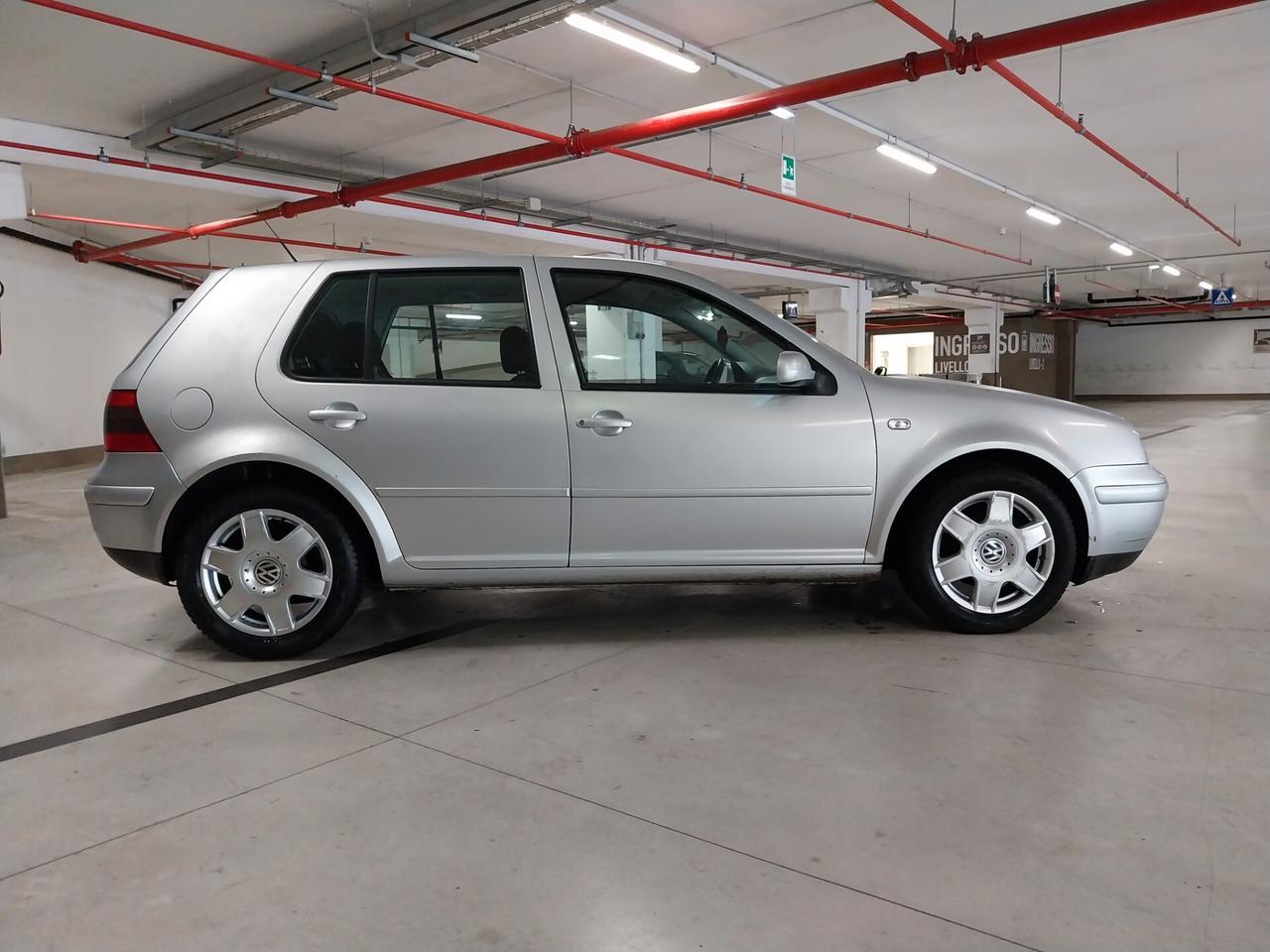 Volkswagen Golf 1.6 16V cat 5 porte Highline