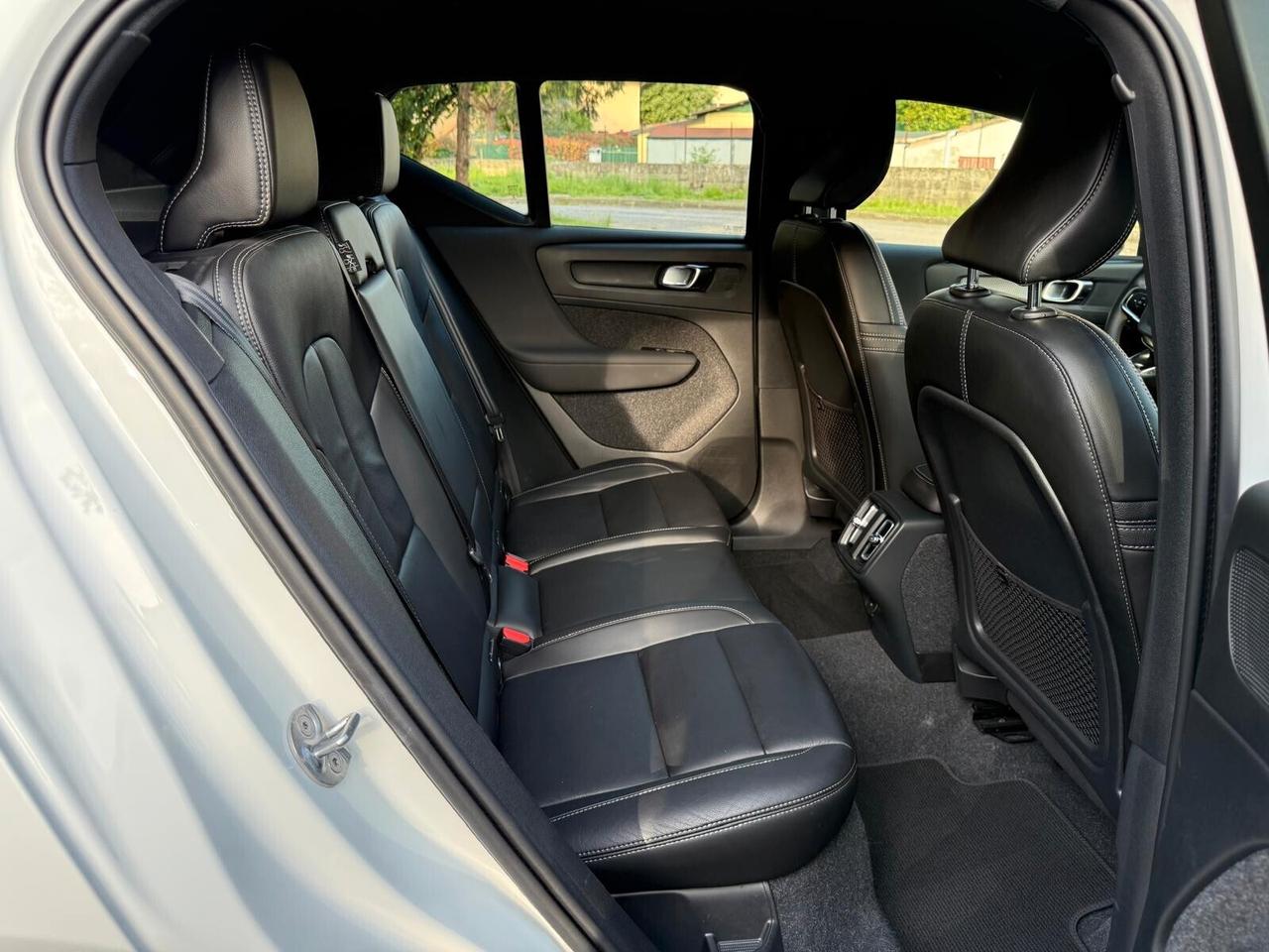Volvo XC40 B4 AWD HYBRID Geartronic R-Design
