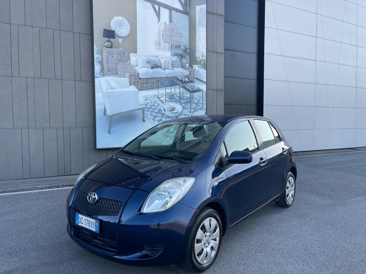 Toyota Yaris 1.0 5 porte Sol