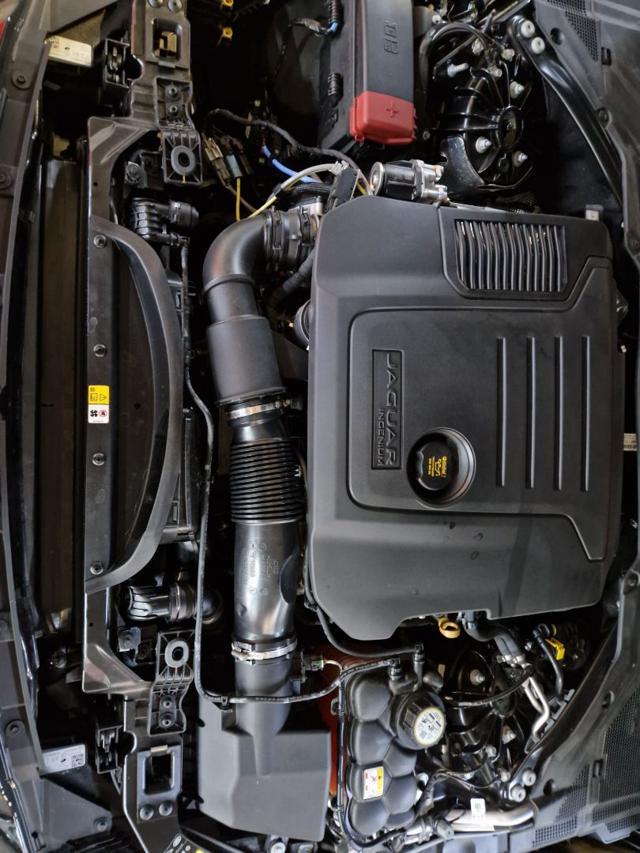 JAGUAR XE 2000 D 204 CV AUT. R-DYNAMIC BLACK EDIT.KM. 13.900