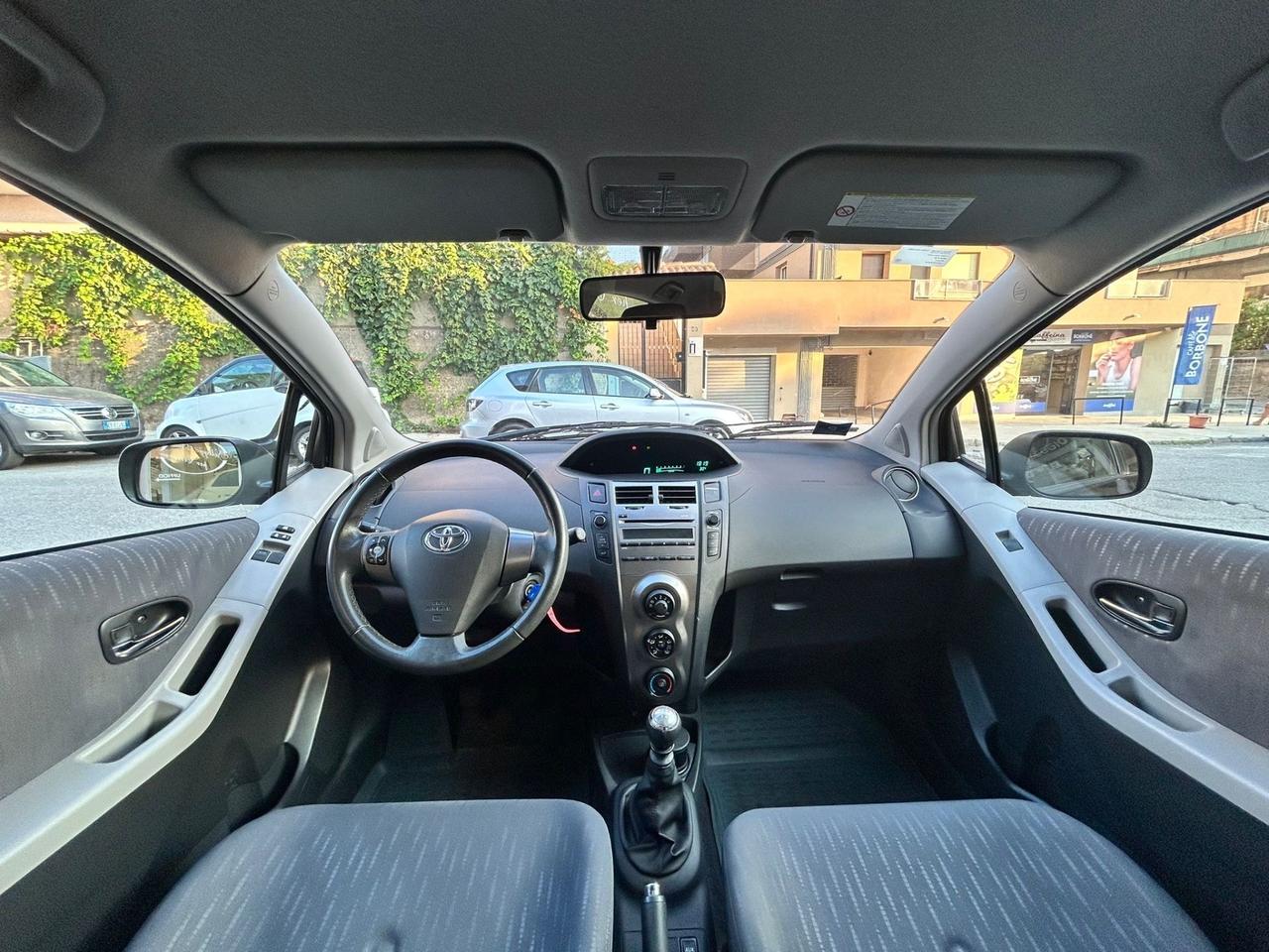 Toyota Yaris 1.0 5 porte Sol