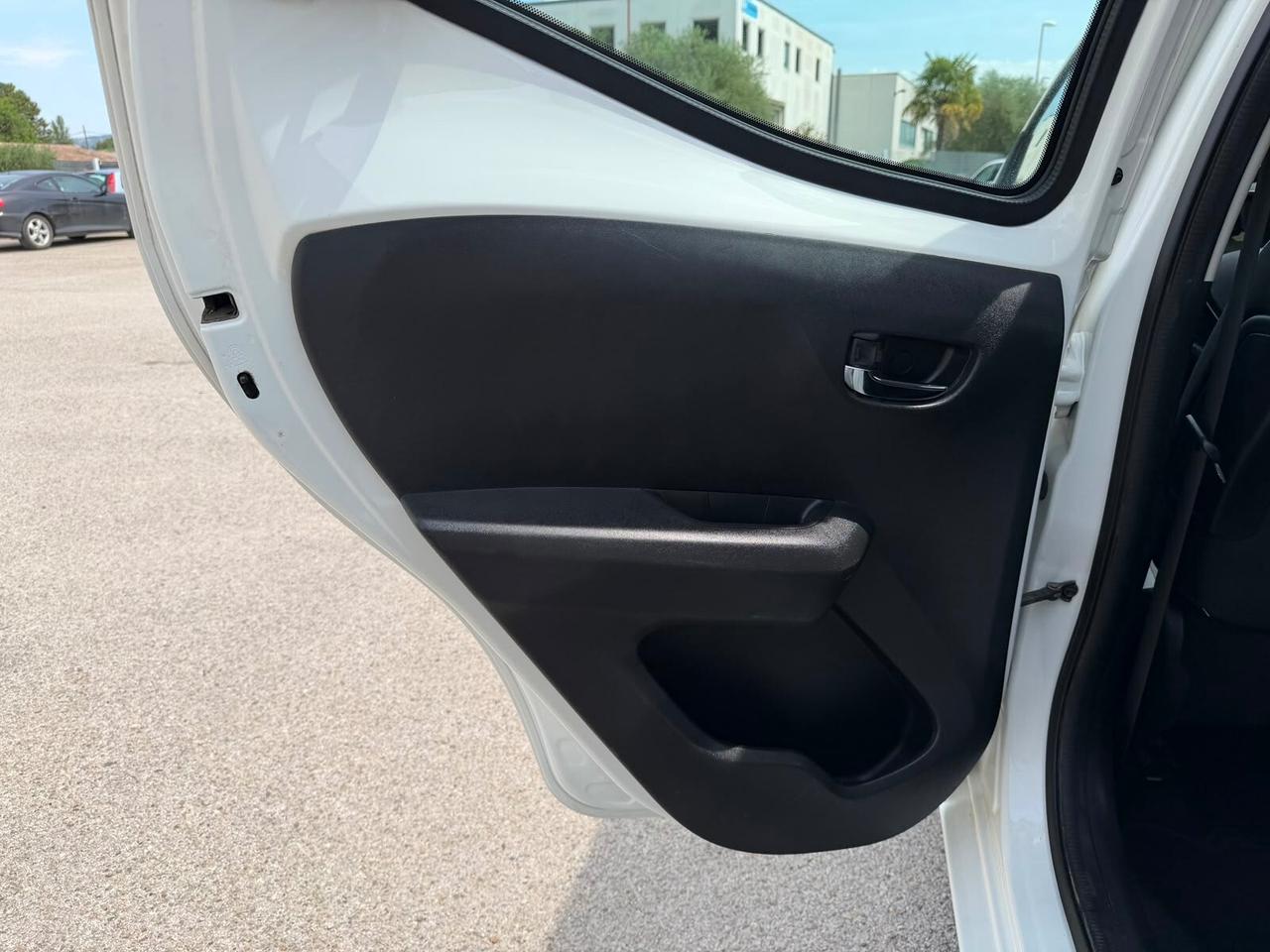 Toyota Aygo 1.0 VVT-i X-BLACK 140000 KM