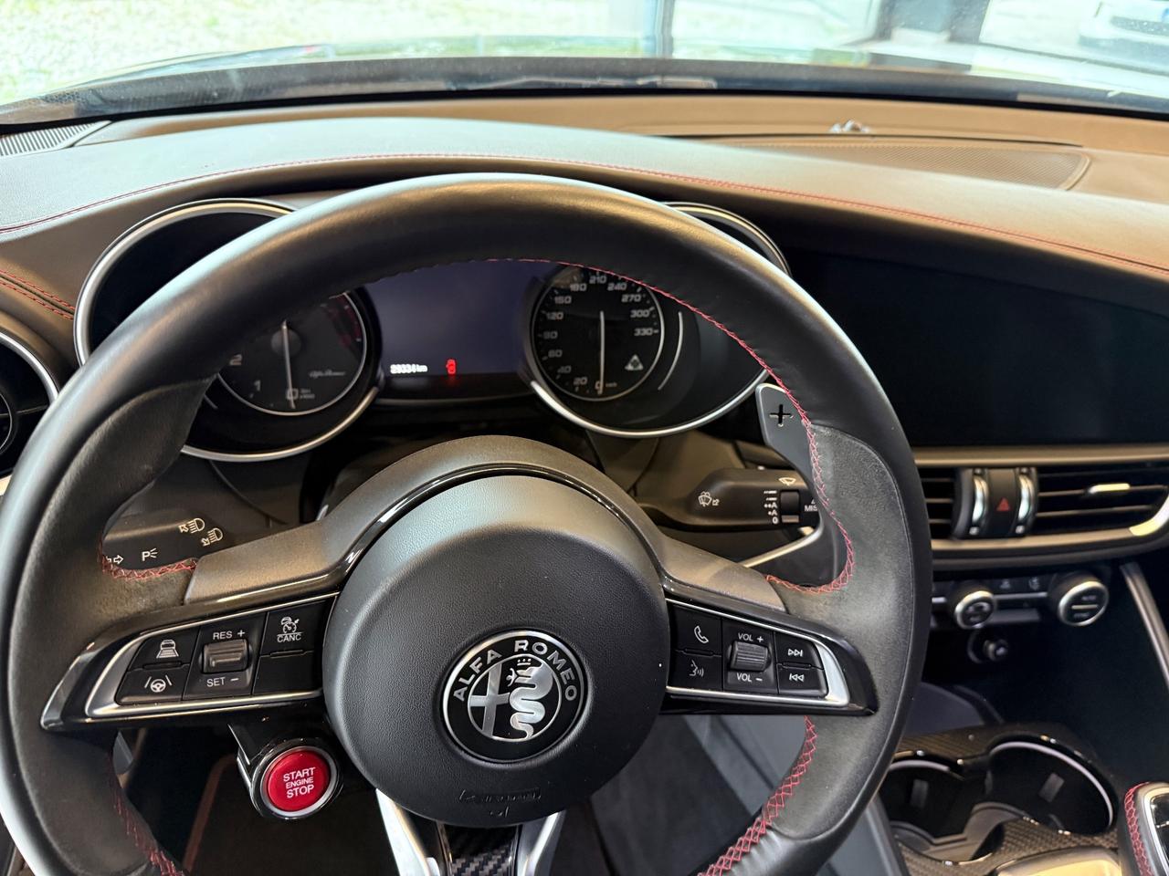 Alfa Romeo Giulia 2.9 V6 Bi-Turbo AT8 Quadrifoglio pack carbonio