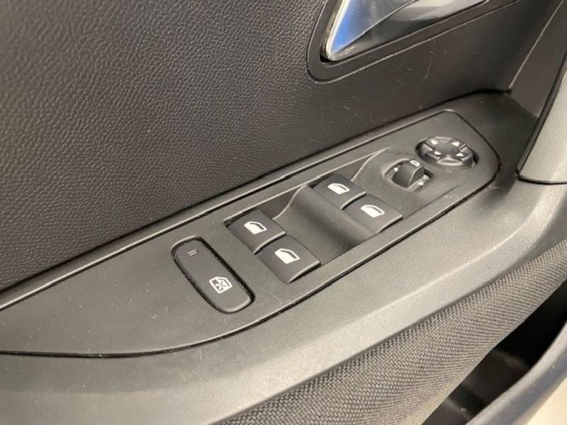 Peugeot 2008 II 2020 1.2 puretech Active s&s 100cv