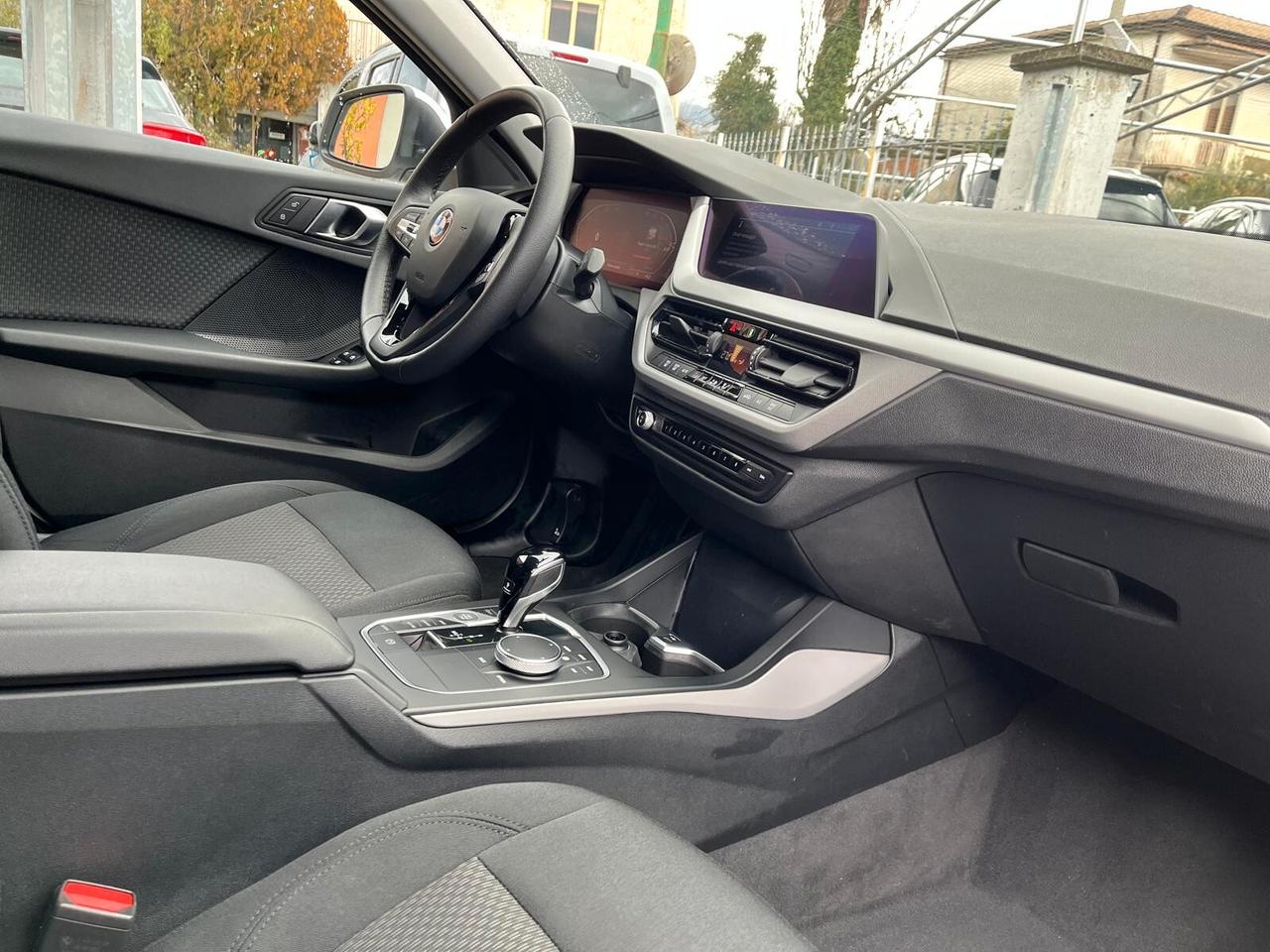 Bmw 116 116d 5p. Business Advantage