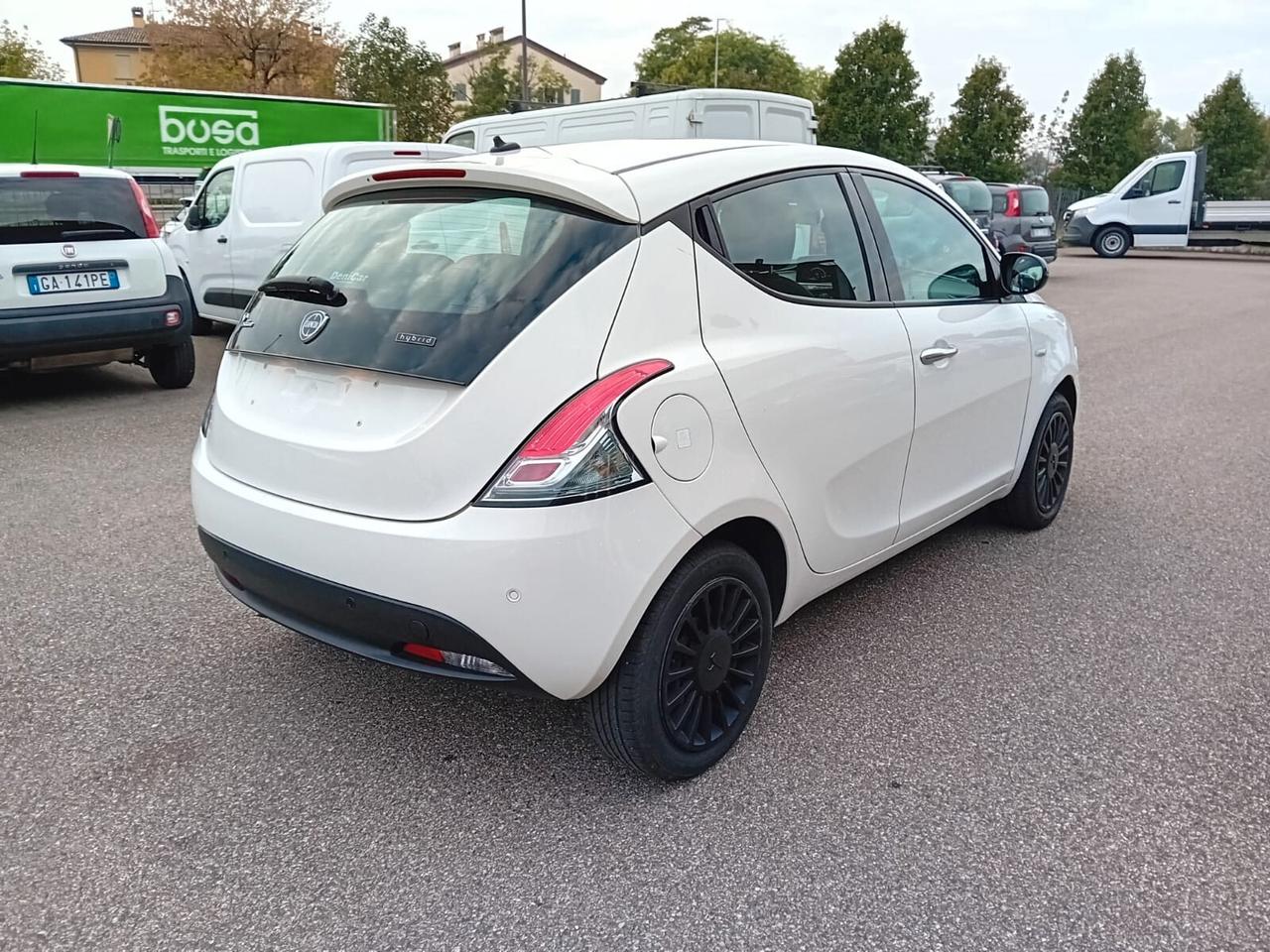 Lancia Ypsilon 1.0 firefly hybrid Silver OK NEOPATENTATO