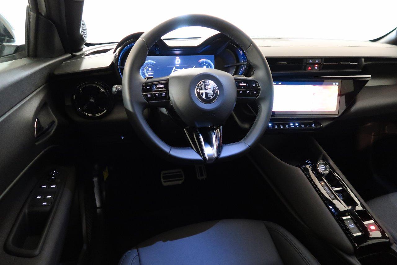 Alfa Romeo Junior 1.2 ibrida Ti 145cv edct6