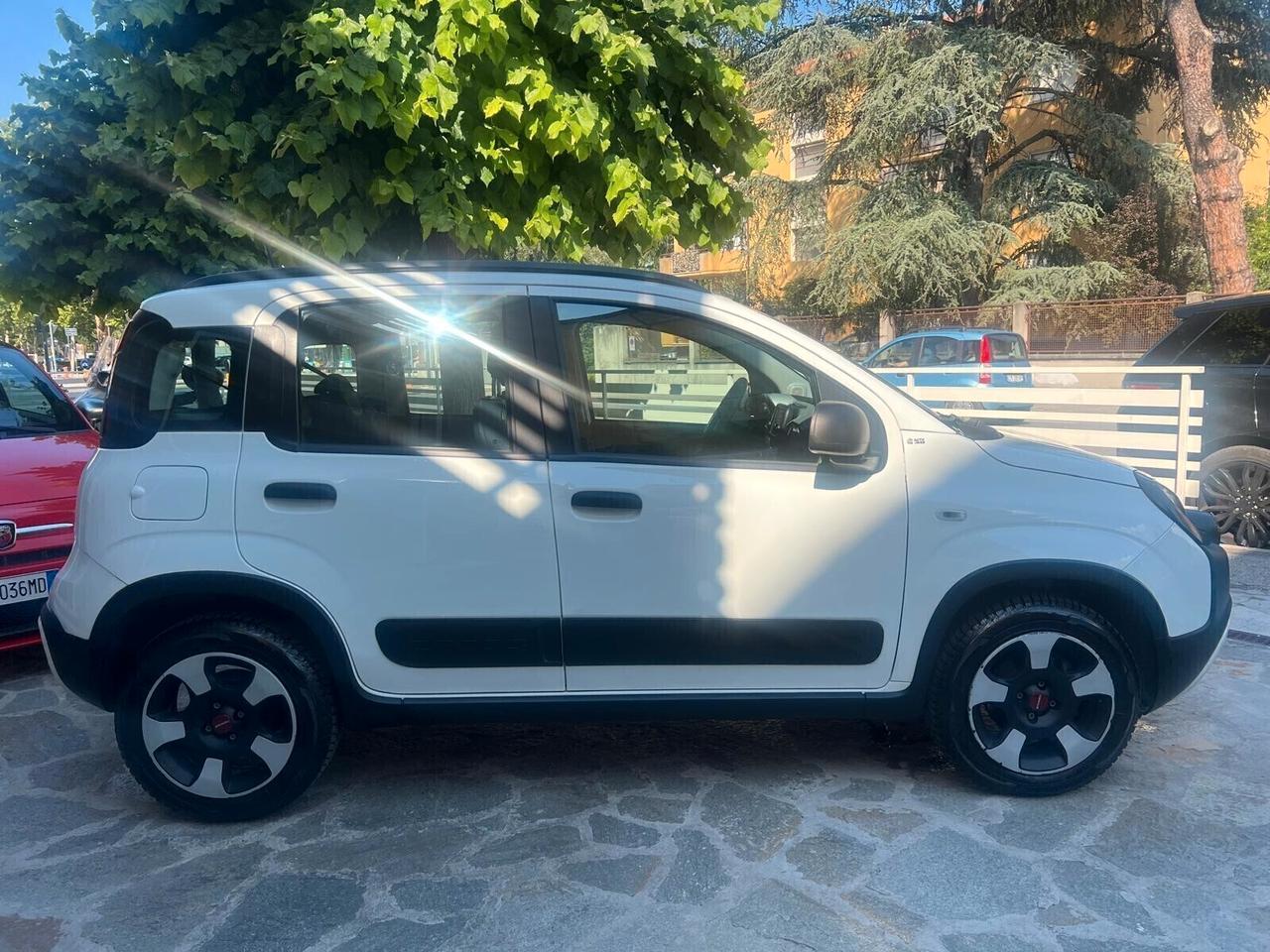 FIAT PANDA HIBRID CITY CROSS NEOPATENTATI