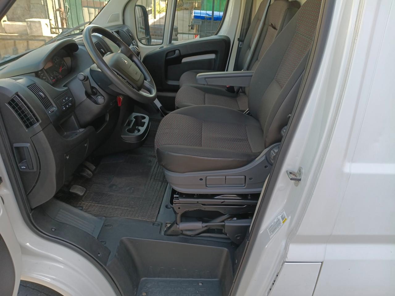 Peugeot Boxer 333 2.2 BlueHDi 140cv S&S Furgone