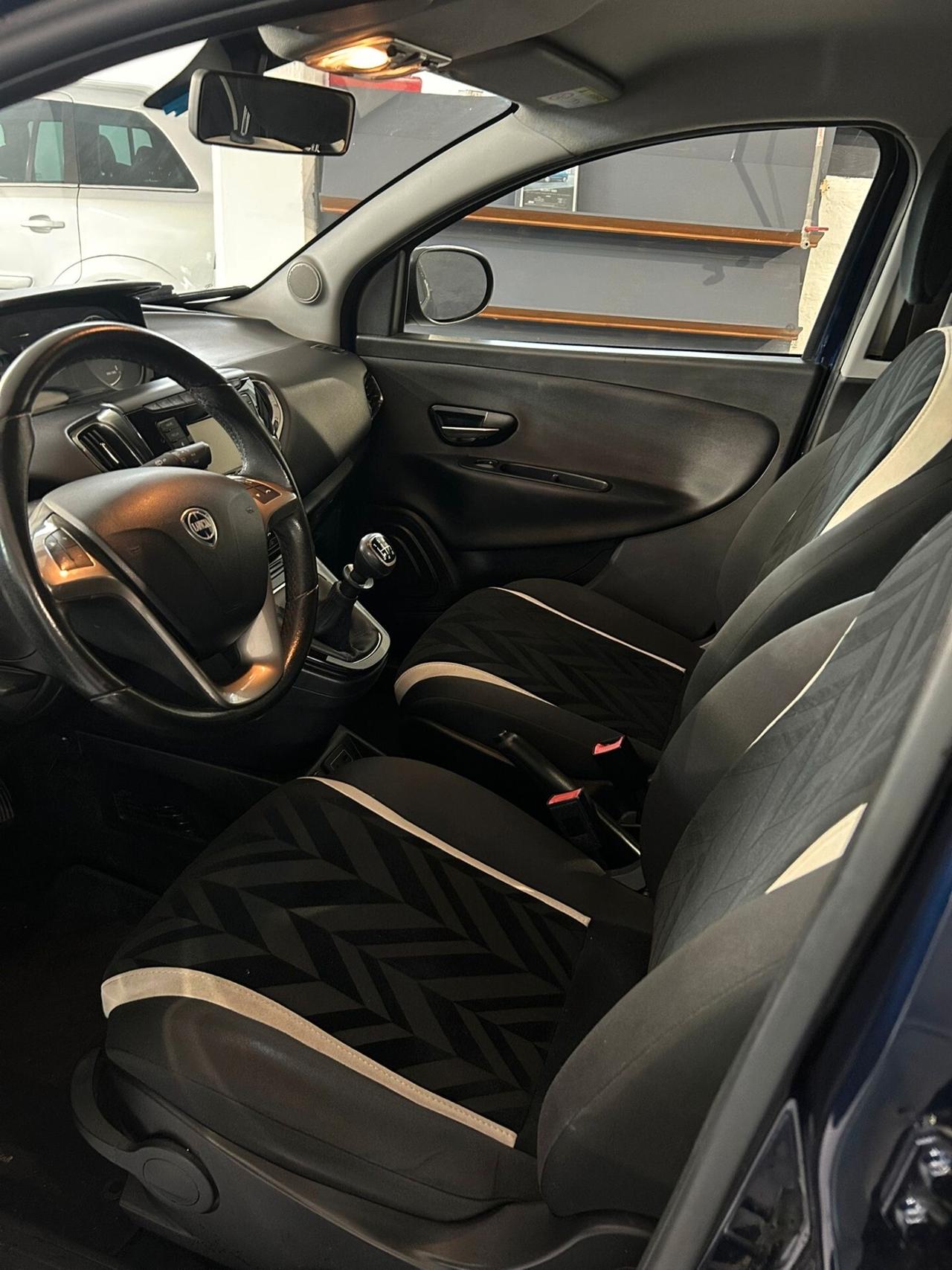Lancia Ypsilon 1.2 69 CV 5 porte Gold