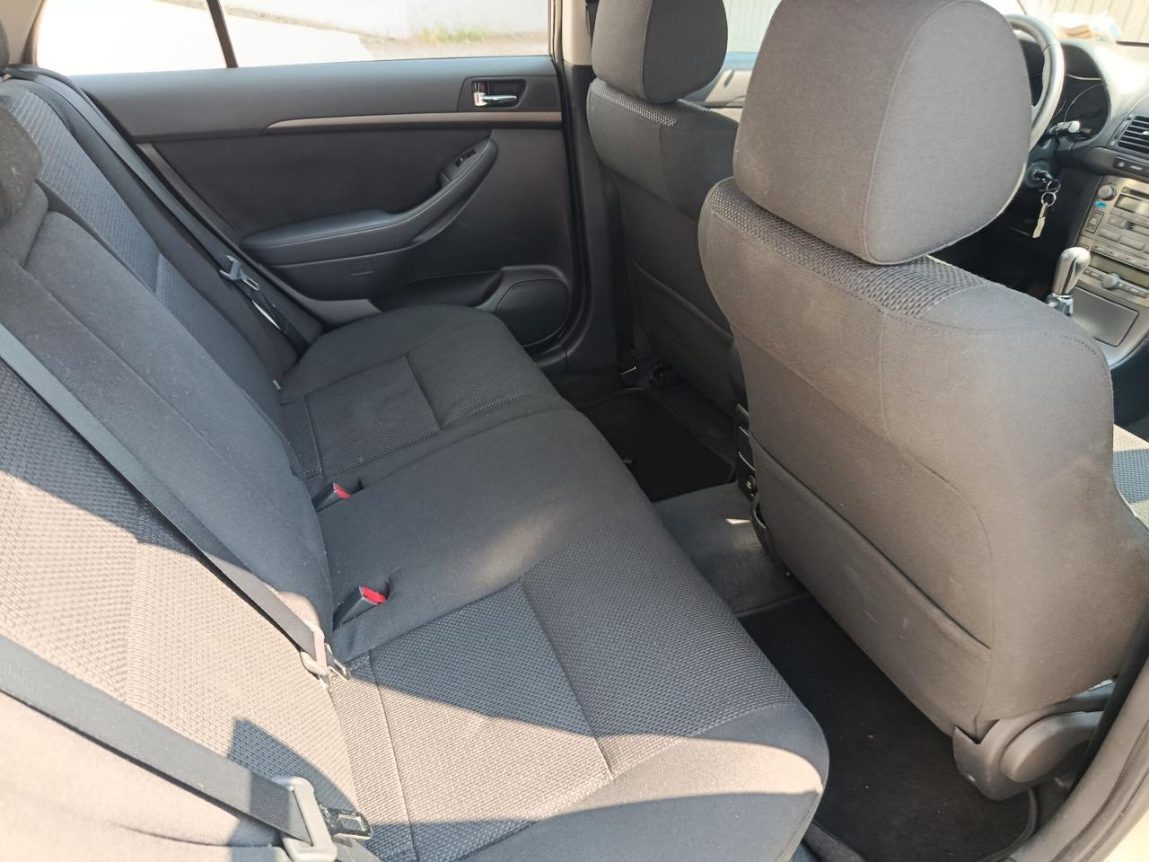 Toyota Avensis 2.0 D-4D 16V Station Wagon DOPPIO TRENO DI PNEUMATICI