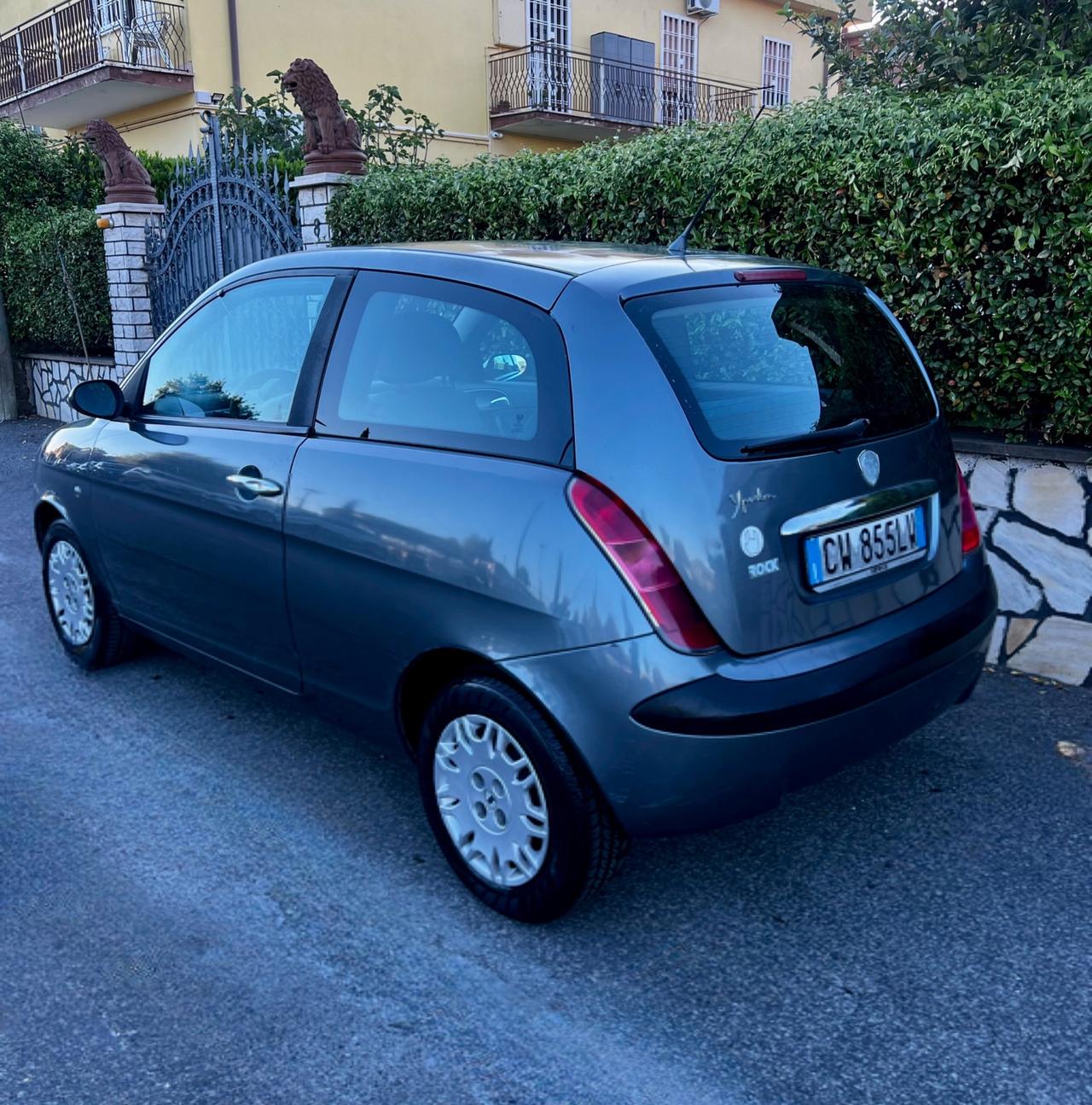 Lancia Ypsilon 1.2 16V Platino benzina neopatentati, ok