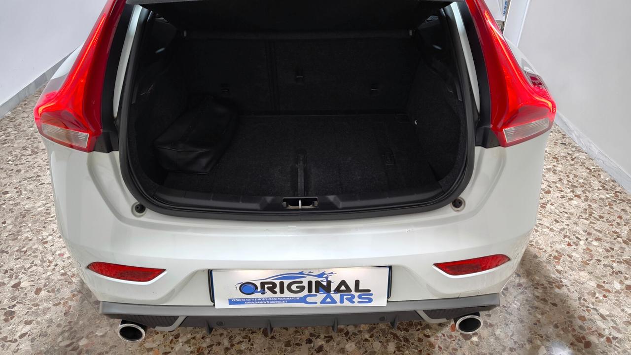 Volvo V40 D2 R-design