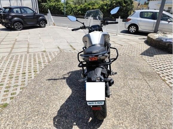 Cf Moto 650 MT 650MT Modello crossover/adventure, con manubrio più alto, protezione motore e aspetto robusto,