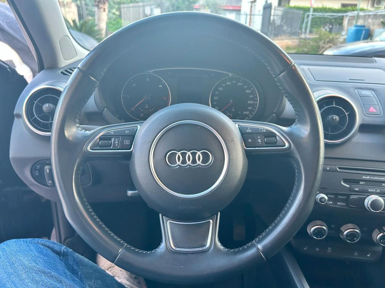 AUDI A1 1.6 TDI 90CV AMBITION 2015 BI-XENON