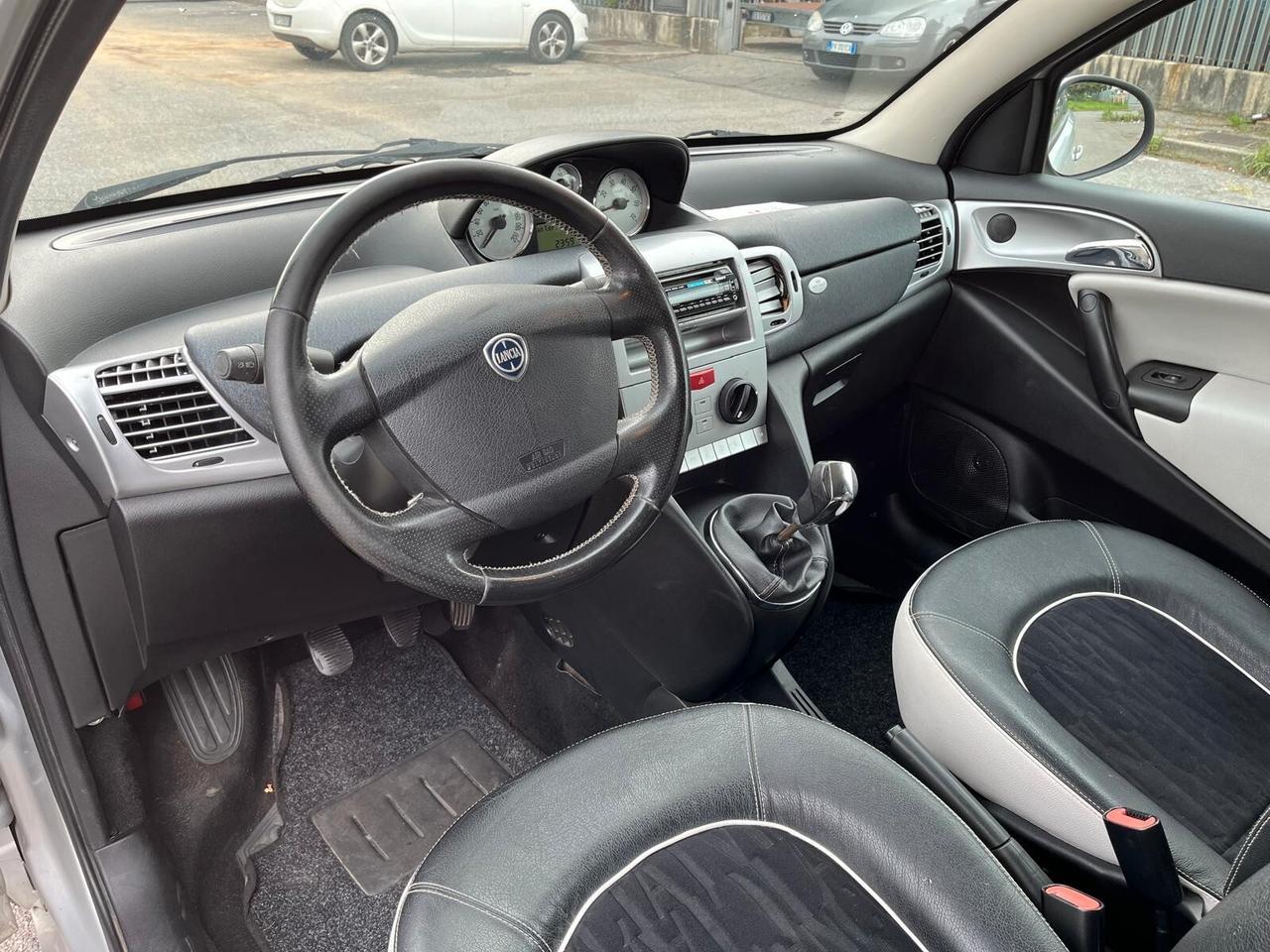 Lancia Ypsilon 1.3 MJT 75 CV Argento