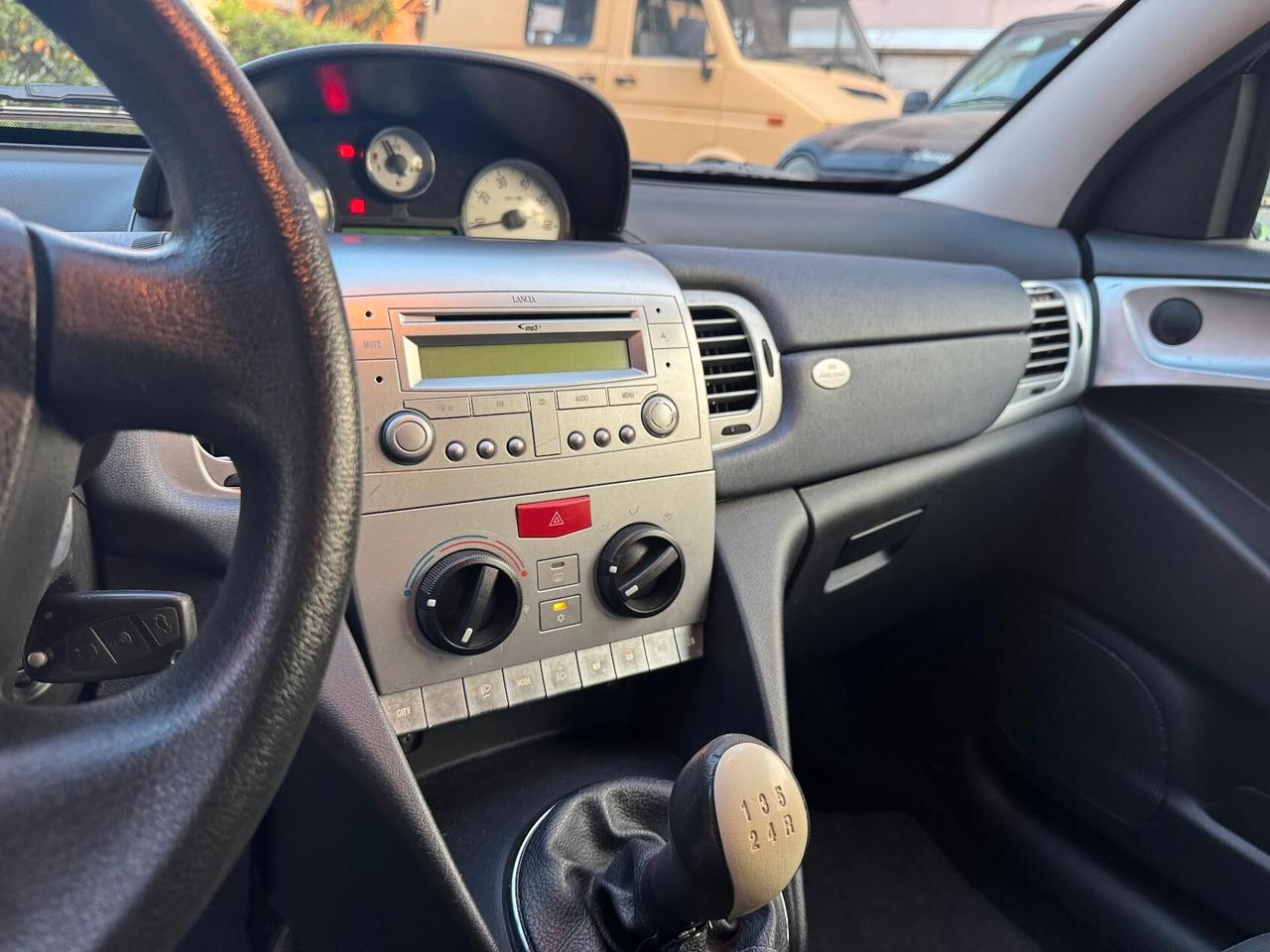 Lancia Ypsilon 1.3 MJT 90 CV Platino