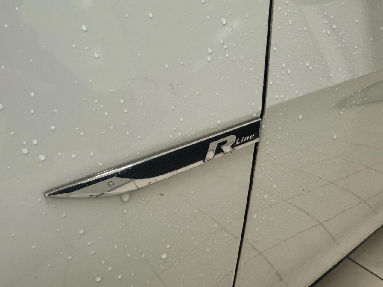 VOLKSWAGEN Golf 1.0 115 CV 5p. R-LINE **UNICO PROPRIETARIO**